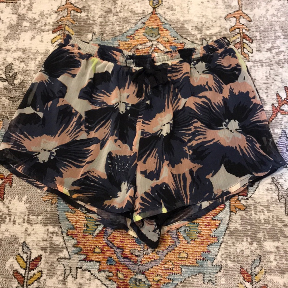 VOLCOM TROPICAL PRINT SHORTS L